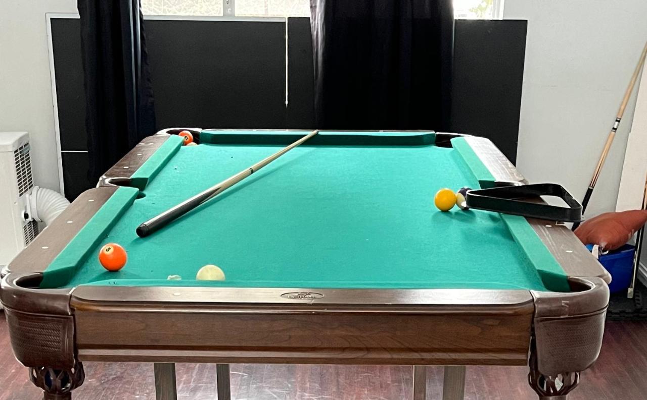 Vintage - 3 Bed House - North Surrey - Ping-Pong And Pool Table - Tv Cable Villa Eksteriør billede
